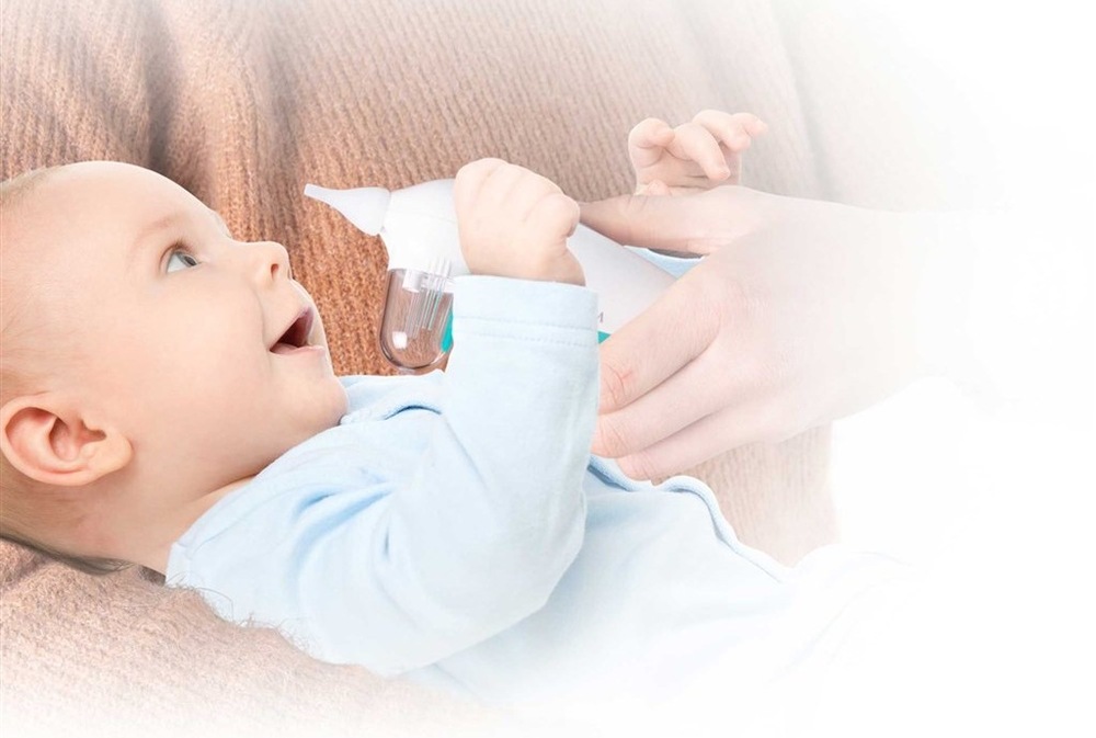 Nosní odsávačka Lanaform Baby Nose Vacuum bílá/tyrkysová Miminko s odsávačkou Lanaform Baby Nose Vacuum