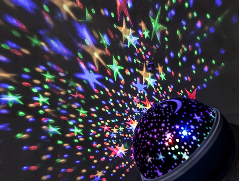 Dekorativní LED projektor Solight multicolor, 9 režimů, otáčení, USB, 4x AAA Dekorativní LED projektor Solight multicolor, 9 režimů, otáčení, USB, 4x AAA