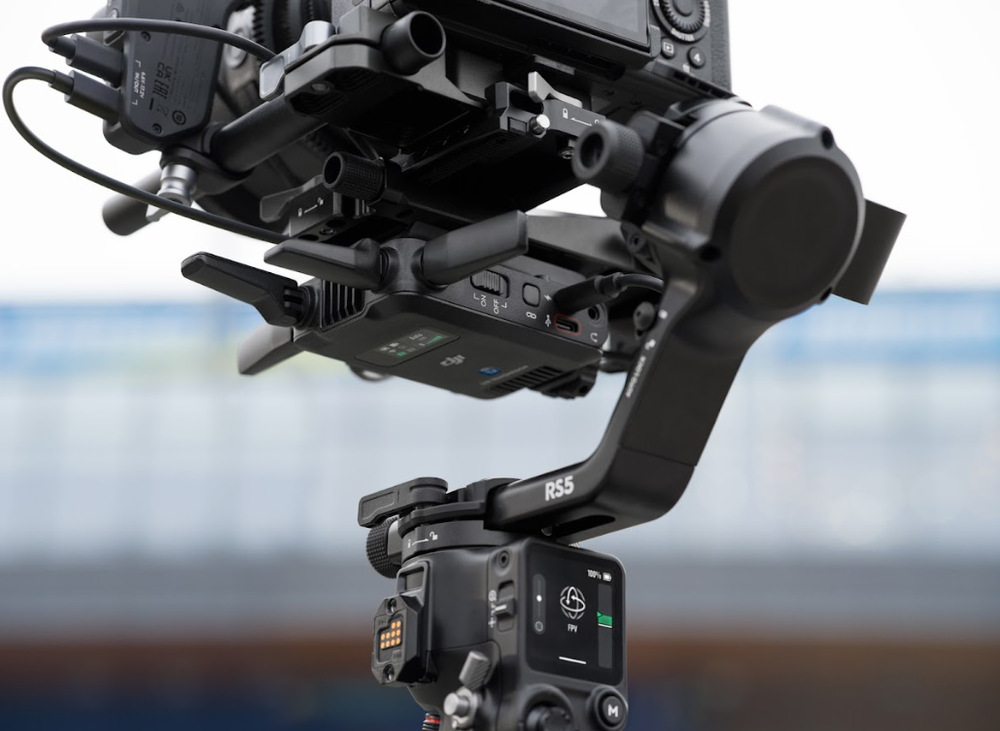 Stabilizátor DJI RS 5 Combo černý DJI RS 5 má otočné voliče na každé ose