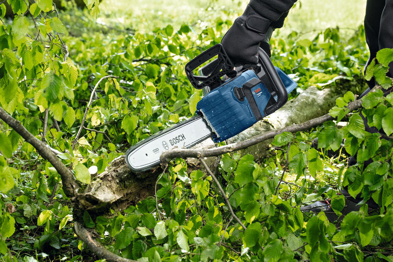 Řetězová pila Bosch Professional 18V-40 (bez baterie) Řetězová pila Bosch Professional 18V-40 (bez baterie)