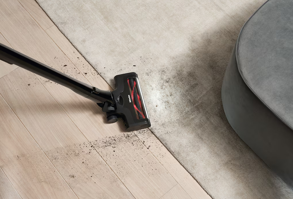Tyčový vysavač Miele Triflex HX3 Hardfloor Casa šedá Tyčový vysavač Miele Triflex HX3 rozpozná typ podlahy