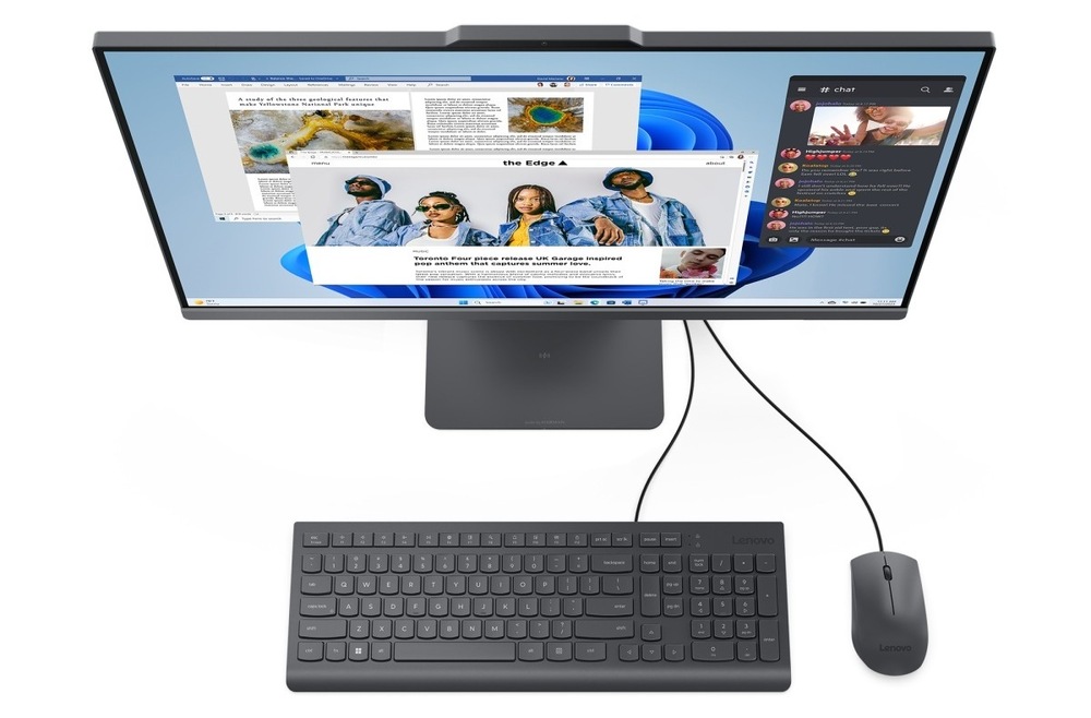 Zapnutý počítač All In One Lenovo IdeaCentre 27ARR9 s klávesnicí a myší