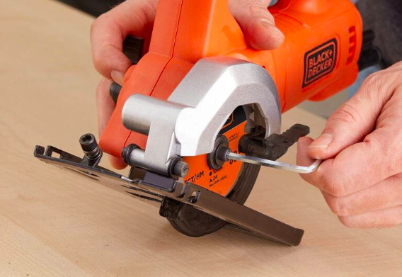 Okružní pila Black-Decker BES510-QS 400W Okružní pila Black-Decker BES510-QS 400W