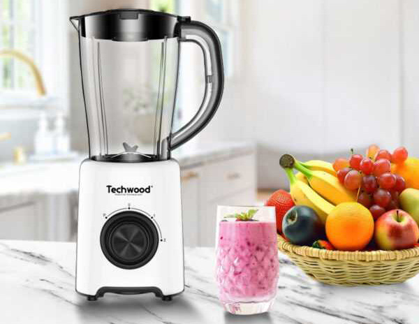 Stolní mixér Techwood TBL771 v kuchyni