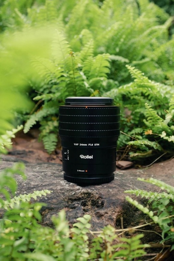 Objektiv Rollei 24 mm AF f/1.8 (Nikon Z) černý Detail objektivu Rollei 24 mm AF se světelností f/1.8