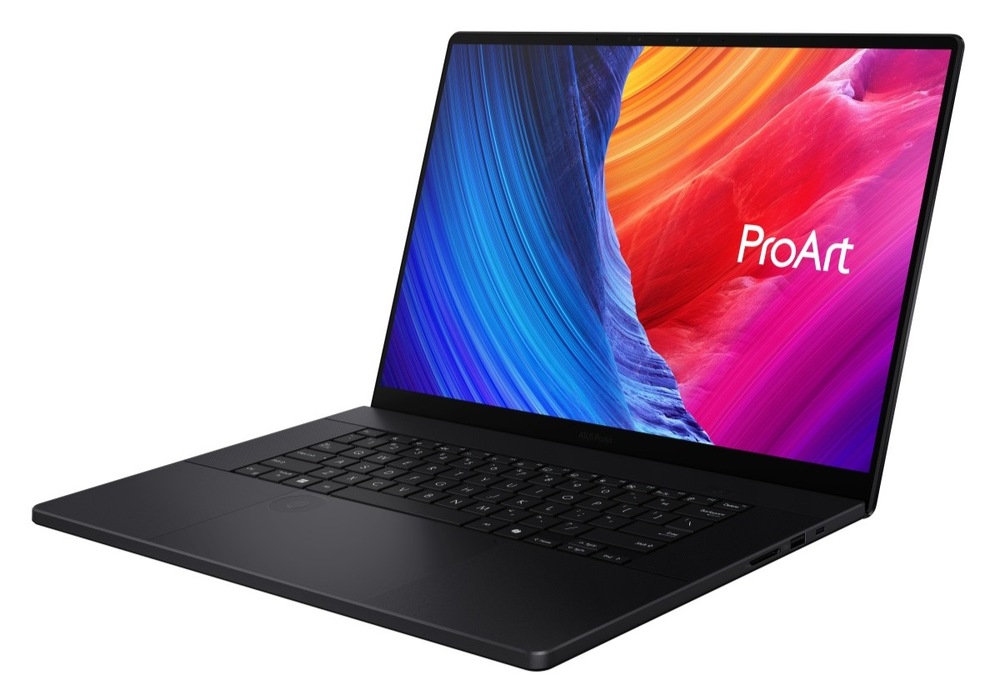 Otevřený a zapnutý notebook Asus ProArt P16 natočený doleva