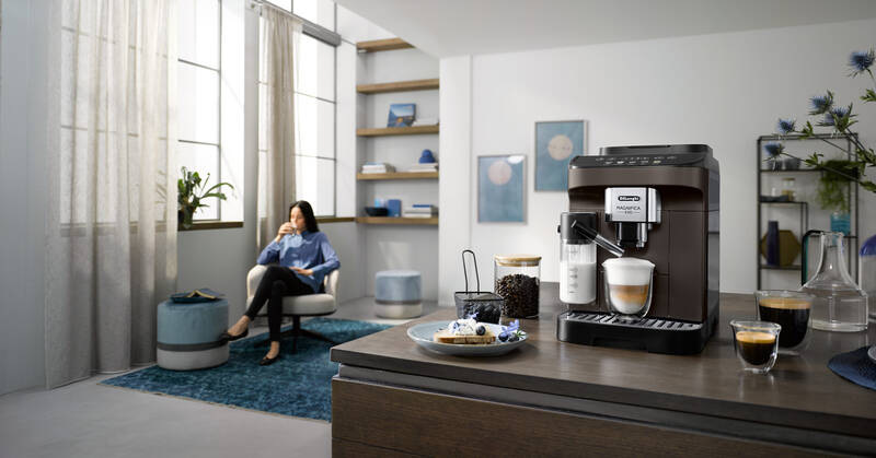 Automatický kávovar De'Longhi Magnifica Evo ECAM 293.61BW hnědý