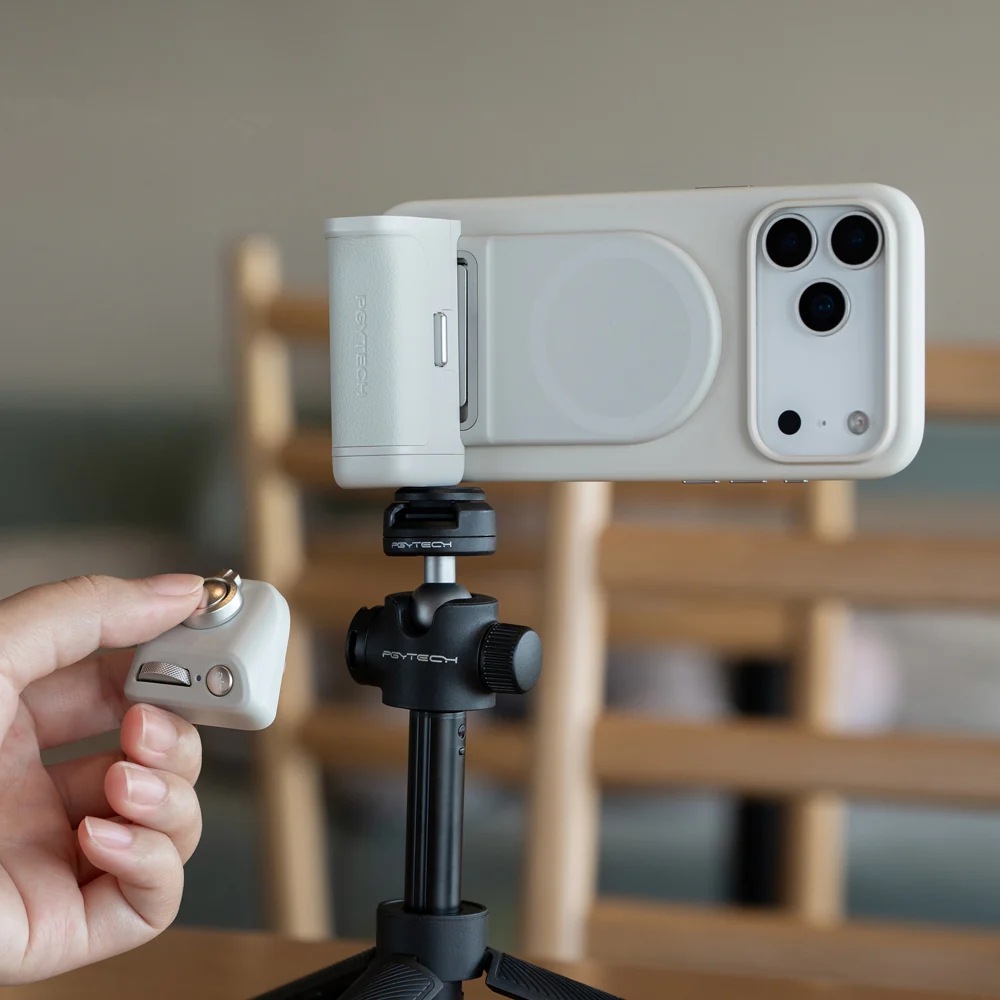 Držák na mobil PGYTECH MagCam 2 Phone Grip šedý Dálková spoušť a držák na stativu.
