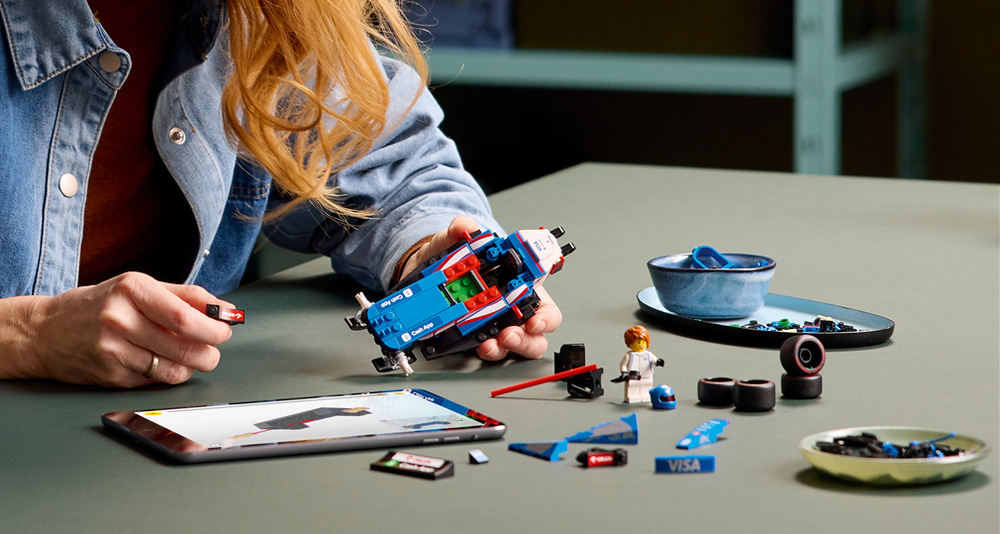 Sestavení 248 kostek LEGO nabízí dospělým fanouškům motorsportu kreativní výzvu a možnost vytvořit působivý výstavní model.