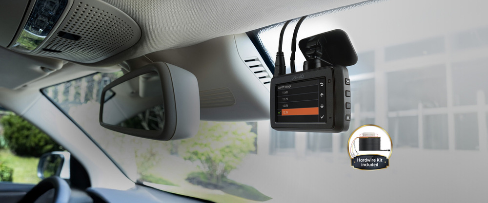 Autokamera Mio MiVue 945W 4K černá Autokamera se Smartboxem a parkovacím režimem je nainstalovaná na čelním skle automobilu