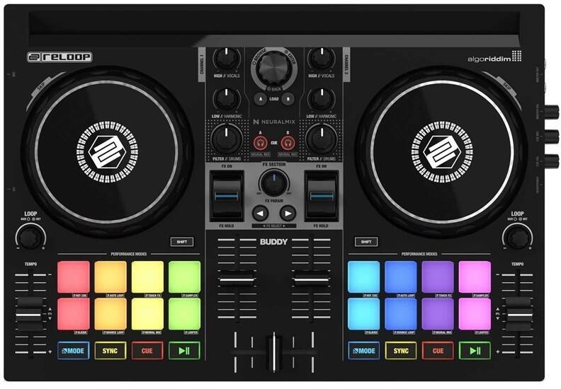DJ kontrolér Reloop Buddy v černé barvě s tabletem a podsvícenými pady