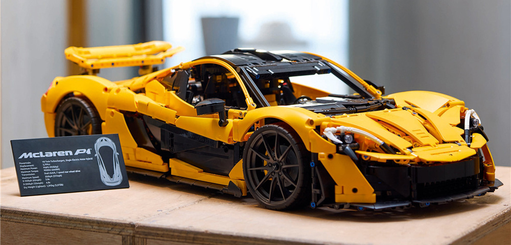 Stavebnice LEGO® Technic 42172 McLaren P1™ Motor V8, 7stupňová převodovka a propracovaná mechanika odhalují technické řešení modelu McLaren P1.