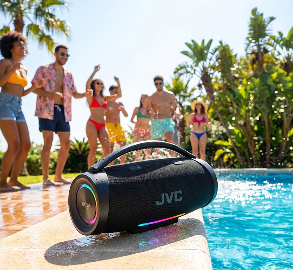 Přenosný reproduktor JVC XS-E834B černý Voděodolný přenosný Bluetooth reproduktor JVC XS-E834B s madlem u bazénu na letní party