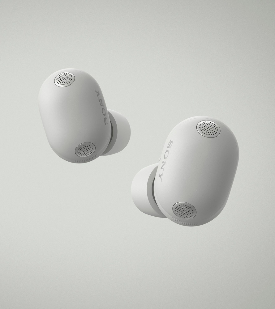 Sluchátka Sony Noise Cancelling WF-1000XM6 stříbrná Detail elegantních pecek Sony WF-1000XM6 s vestavěnými mikrofony