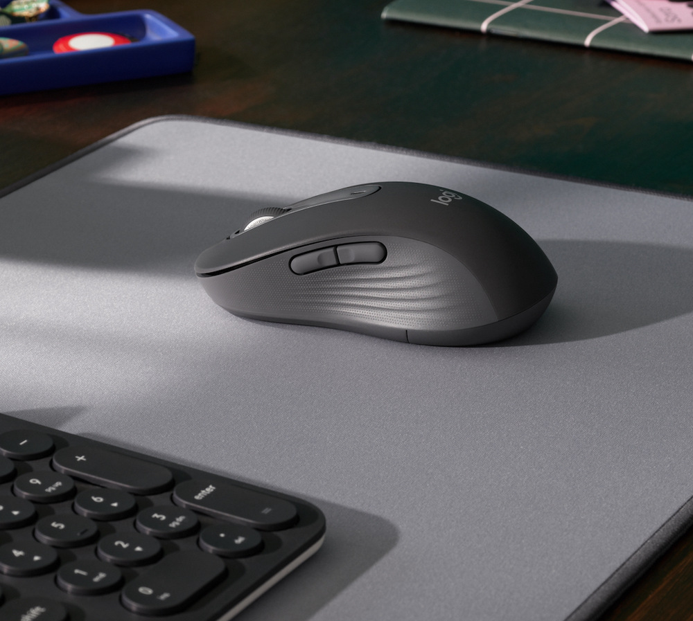 Myš Logitech Signature M650 + podložka Mouse Pad Studio grafitová Myš Logitech Signature M650 + podložka Mouse Pad Studio grafitová