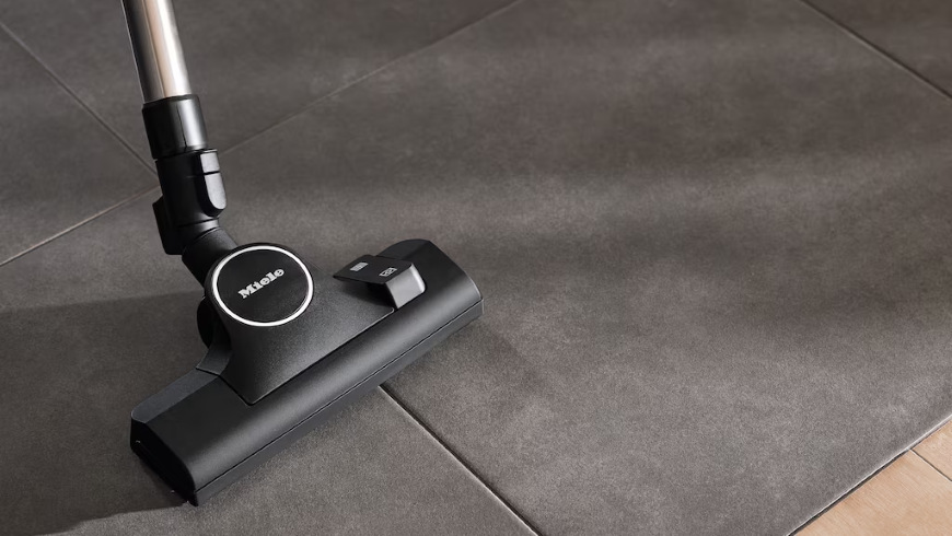 Podlahový vysavač Miele Guard L1 Red Pulse Rubínově červená Velvet