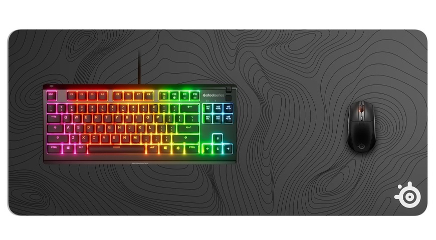 Podložka pod klávesnici a myš SteelSeries QcK XXL Topographic černá Podložka QcK XXL Topographic při pohledu shora s podsvícenou klávesnicí a myší