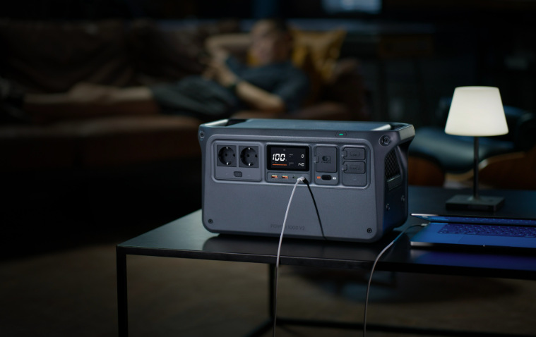 Nabíjecí stanice DJI Power 1000 V2 (1024 Wh) - šedá