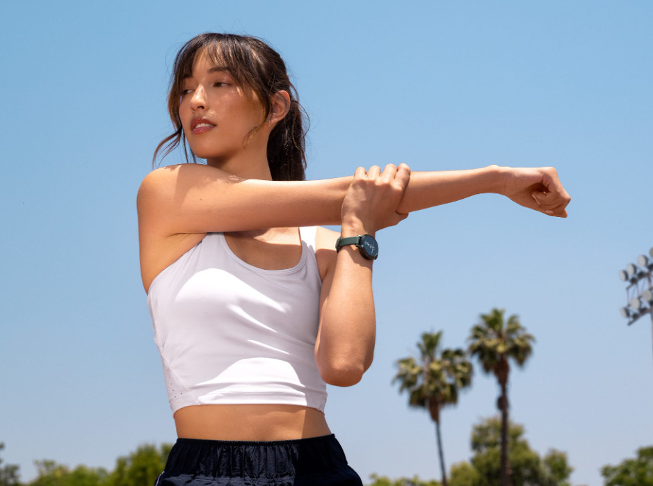 Chytré hodinky Garmin Lily 2 Active - Lunar Gold / Bone Silicone Band