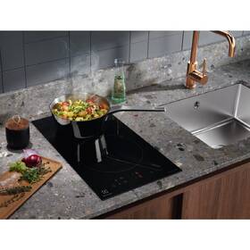 Indukční varná deska Electrolux LIT30230C černá

 obrázek produktu 9 z 10