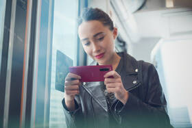 Mobilní telefon Sony 5 červený

 obrázek produktu 12 z 13