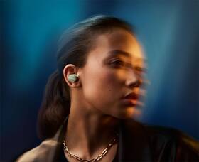 Sluchátka Bowers & Wilkins Pi8 zelená barva
