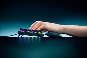 Opěrka zápěstí Razer Wrist Rest Pro (Cooling Gel) černá

 obrázek produktu 6 z 7