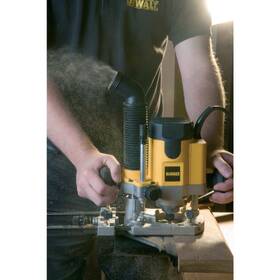 Frézka horní Dewalt DW621 1 100W 

 obrázek produktu 10 z 10