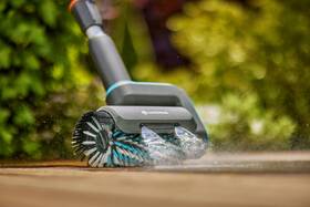 Čistič Gardena AquaBrush Universal 04/18V P4A (s baterií) 

 obrázek produktu 4 z 11