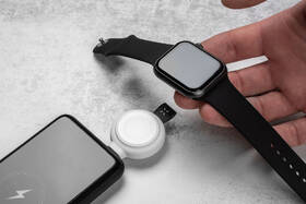 Nabíječka FIXED Orb pro Apple Watch s podporou rychlonabíjení, MFi certifikace bílá

 obrázek produktu 6 z 9