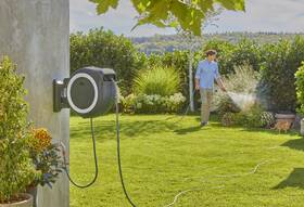 Naviják na hadice Gardena PowerRoll XL, 35m (s baterií) 

 obrázek produktu 6 z 6