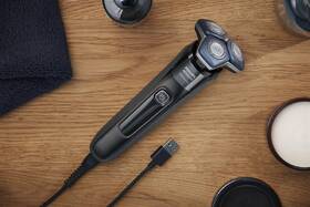 Holicí strojek Philips S7886/35 černý

 obrázek produktu 9 z 23