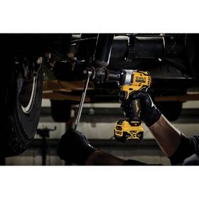 Utahovák rázový Dewalt DCF901P1 (s baterií) 

 obrázek produktu 2 z 2