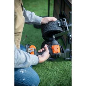 Utahovák rázový Black-Decker BLIM78E1K-QW (s baterií) 

 obrázek produktu 10 z 10