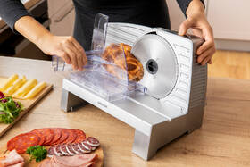 Kráječ Sencor SFS 3050SL 

 obrázek produktu 9 z 12
