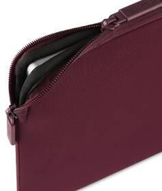 Pouzdro na notebook Pipetto Classic Fit Sleeve Burgundy - MacBook Neo 13 vínové

 obrázek produktu 2 z 14