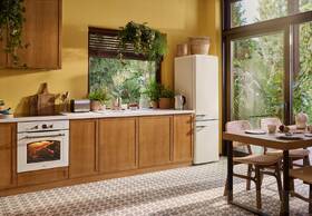 Chladnička s mrazničkou Amica KGCR 387100 B béžová barva
