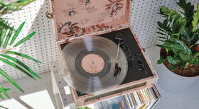 Gramofon Crosley Voyager, Floral 

 obrázek produktu 4 z 4
