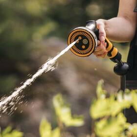 Sprcha zahradní Fiskars Comfort 
