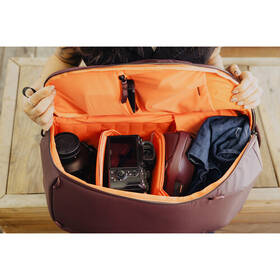 Batoh Peak Design Everyday Backpack Zip 20L (v2) vínový

 obrázek produktu 4 z 8