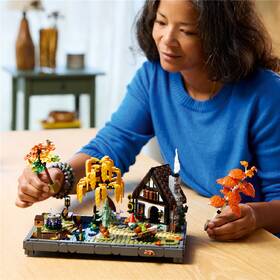 Stavebnice LEGO® Icons 11372 Chata a podzimní zahrada 

 obrázek produktu 9 z 9