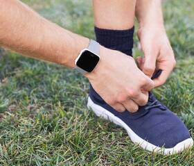 Chytré hodinky Fitbit Versa (NFC) - Gray / Silver Aluminum 

 obrázek produktu 4 z 5