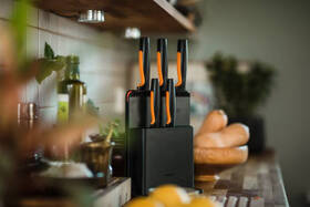 Sada kuchyňských nožů Fiskars 5 ks + blok 

 obrázek produktu 2 z 3