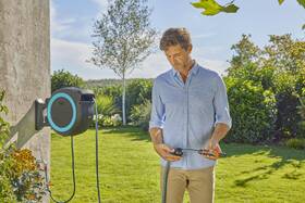 Naviják na hadice Gardena PowerRoll XL, 35m (s baterií) 

 obrázek produktu 6 z 6