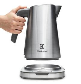 Rychlovarná konvice Electrolux EEWA 7800 nerez

 obrázek produktu 7 z 9