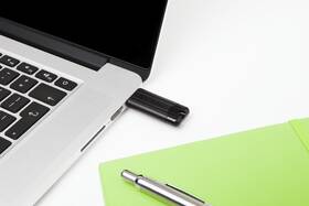 USB Flash Verbatim 32GB, USB 3.0 černá barva
