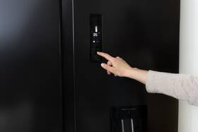 Americká lednice Amica FY5139.3DFBXI černá barva
