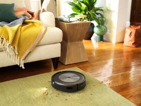 Robotický vysavač iRobot Roomba j7 černá barva
