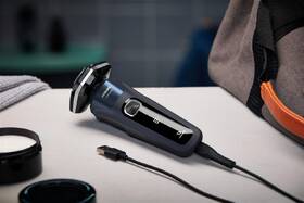 Holicí strojek Philips S5885/10 černý/modrý

 obrázek produktu 12 z 20