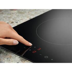 Sklokeramická varná deska Electrolux LHR3233CK černá

 obrázek produktu 5 z 7